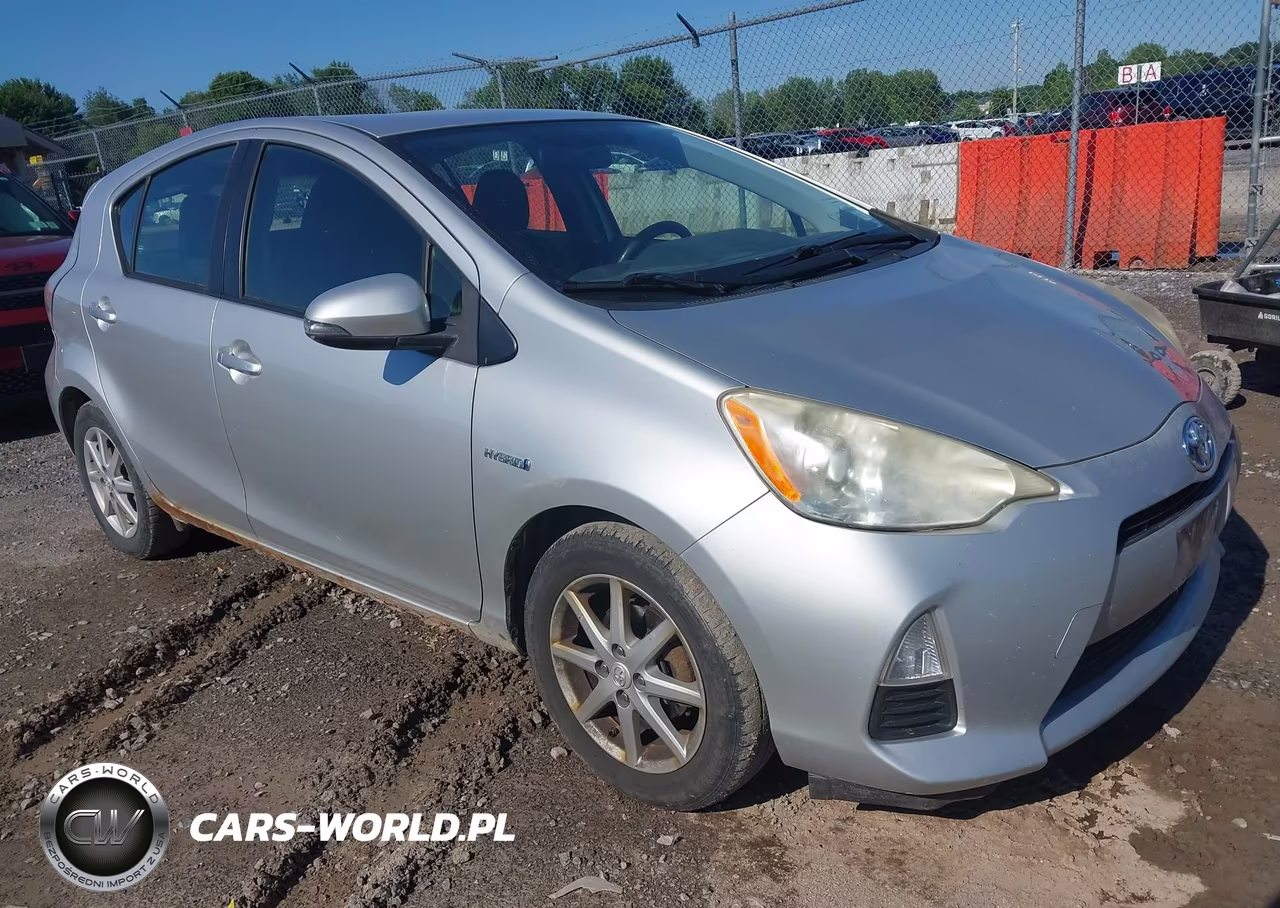 2014 Toyota Prius C Three – zdjęcie 1 z 16