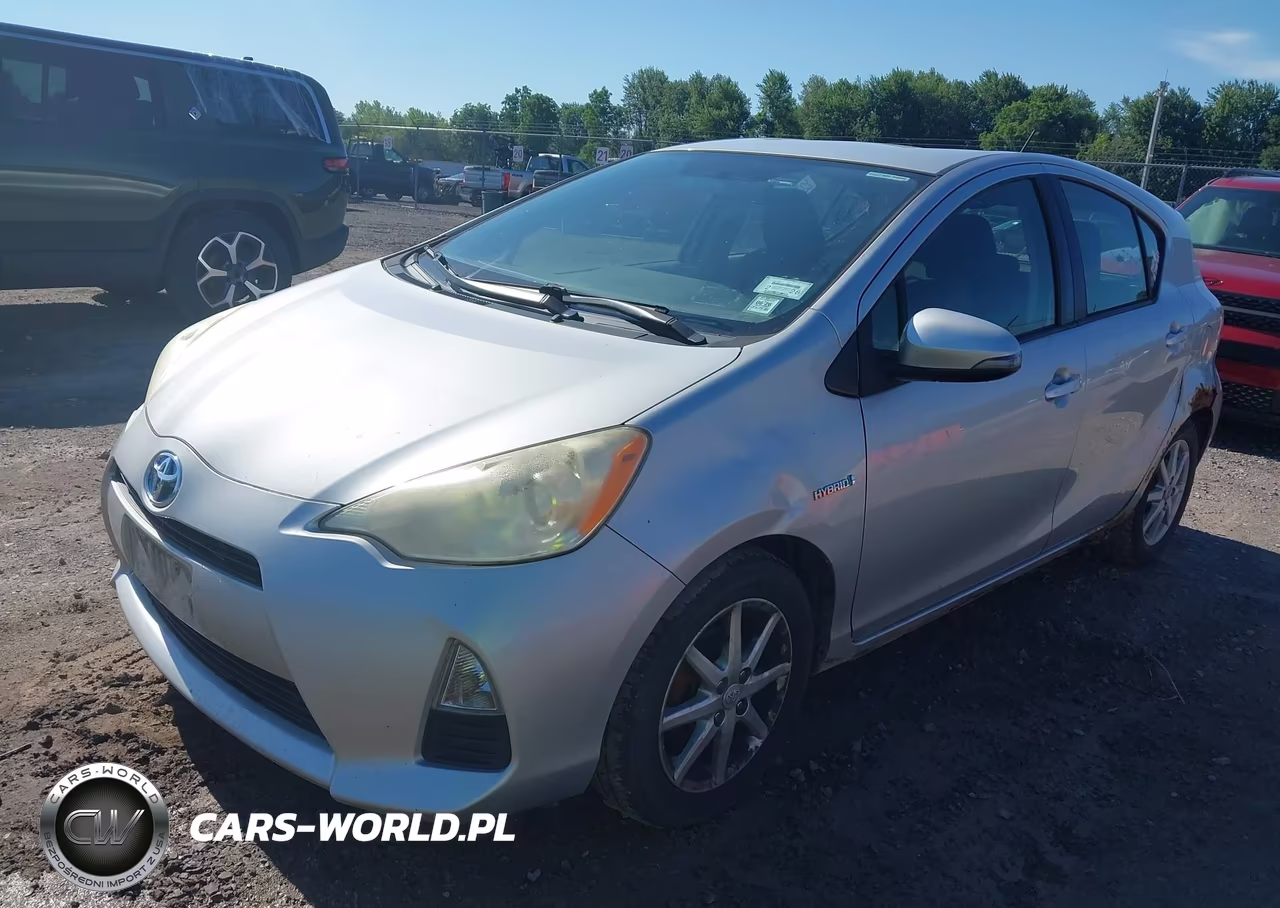 2014 Toyota Prius C Three VIN:JTDKDTB3XE1060777 - 2