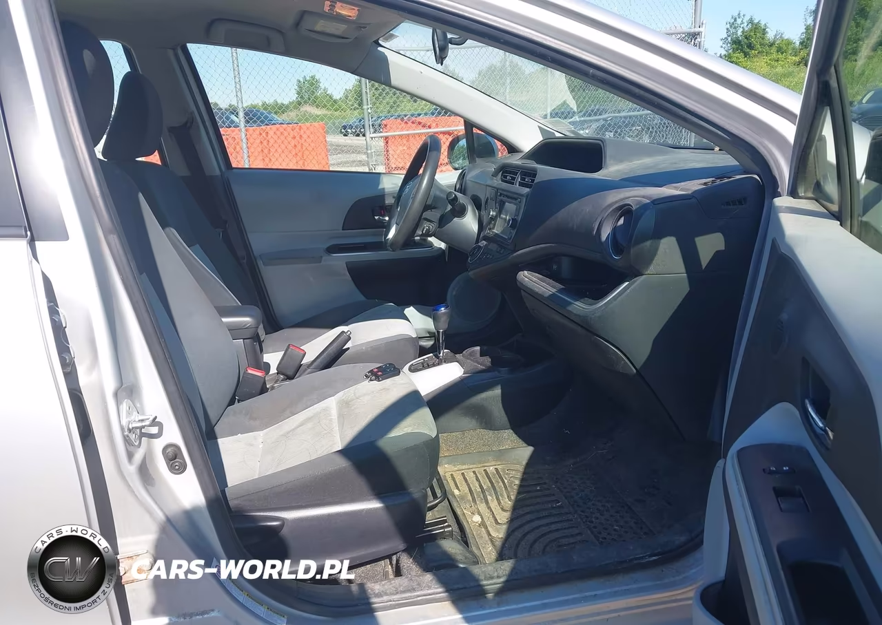 2014 Toyota Prius C Three VIN:JTDKDTB3XE1060777 - 5