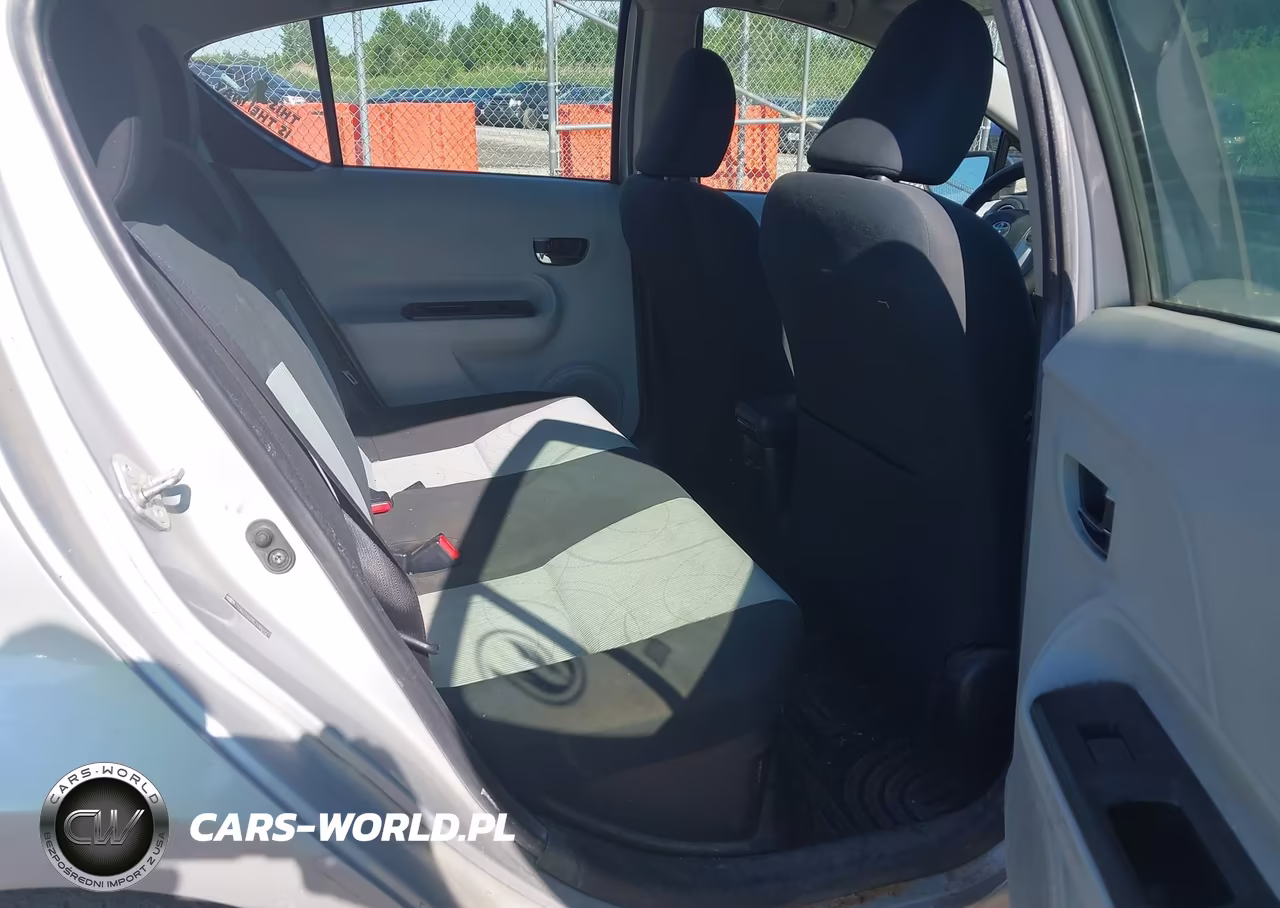 2014 Toyota Prius C Three VIN:JTDKDTB3XE1060777 - 8
