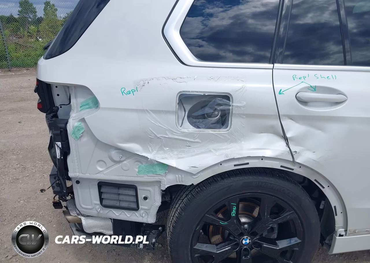 2023 BMW X7 xDrive40I VIN:5UX23EM01P9R06766 - 12