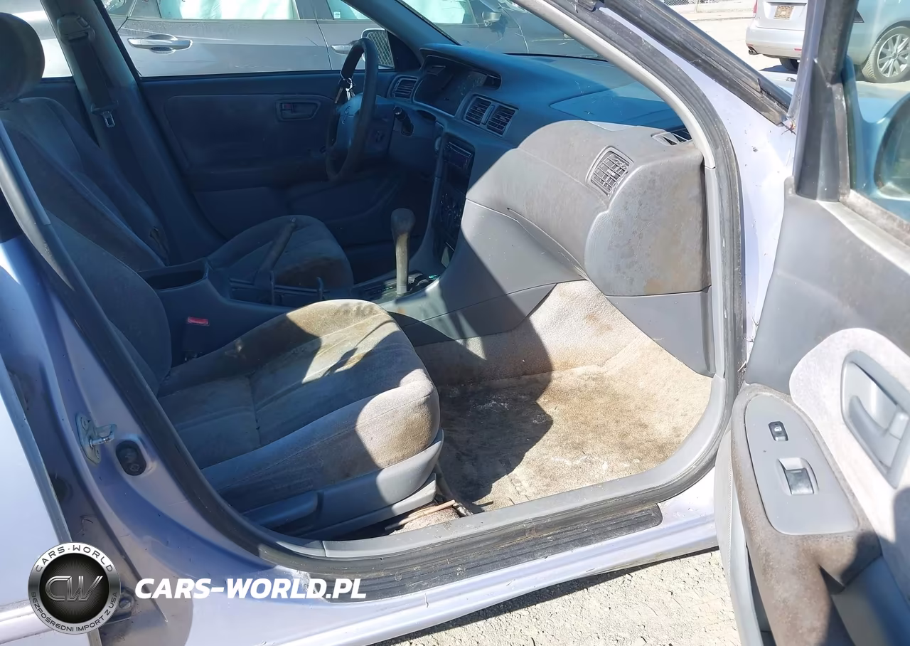 1998 Toyota Camry Le VIN:JT2BG22K9W0186606 - 5