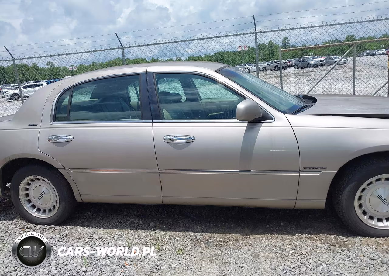 1999 Lincoln Town Car Executive VIN:1LNHM81W6XY718801 - 14