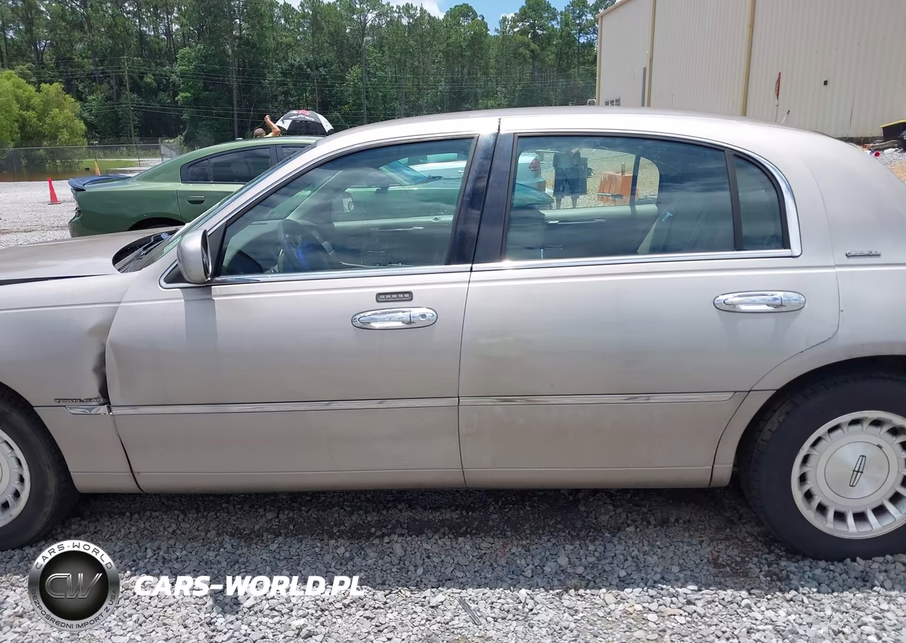 1999 Lincoln Town Car Executive VIN:1LNHM81W6XY718801 - 15