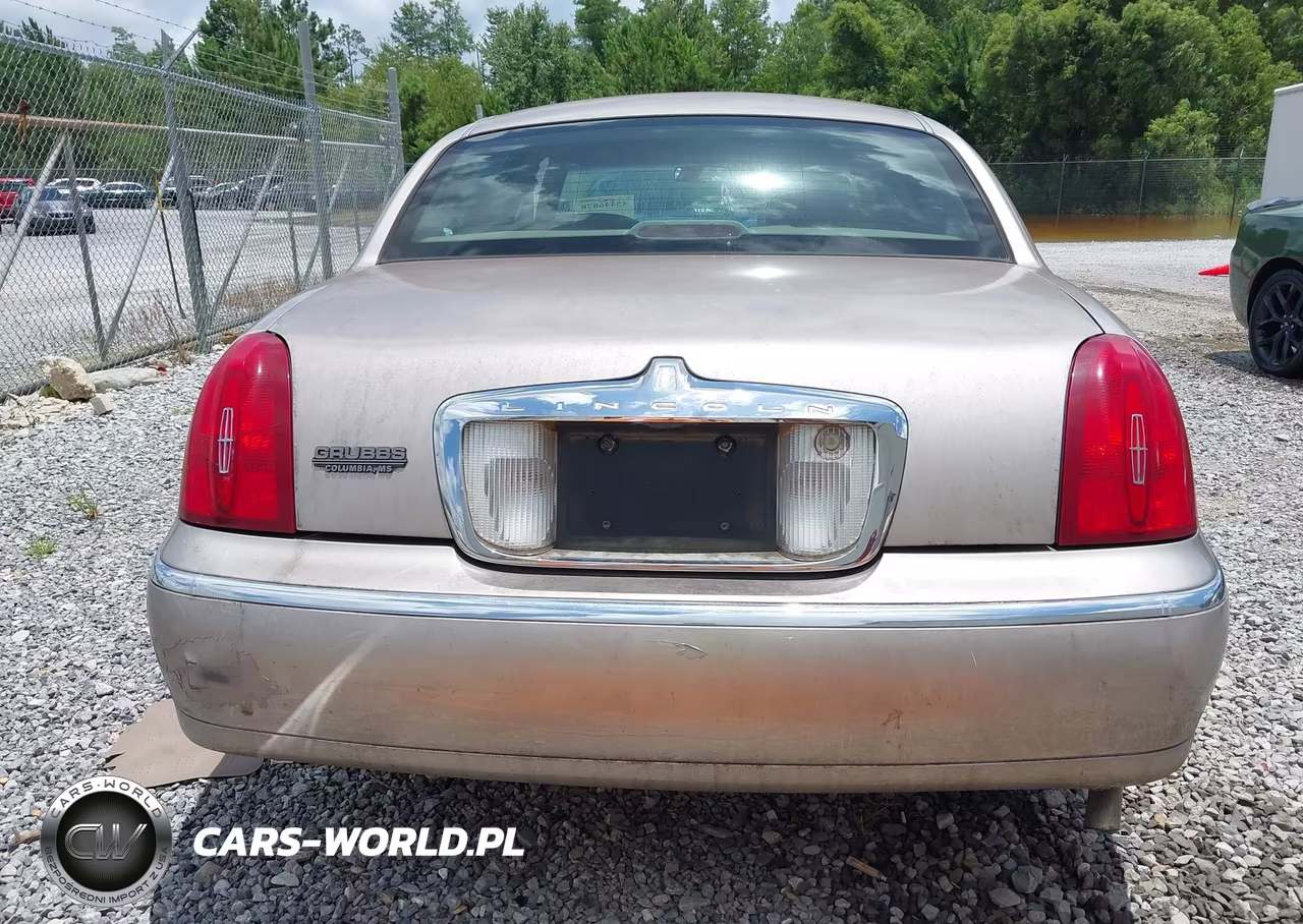 1999 Lincoln Town Car Executive VIN:1LNHM81W6XY718801 - 17