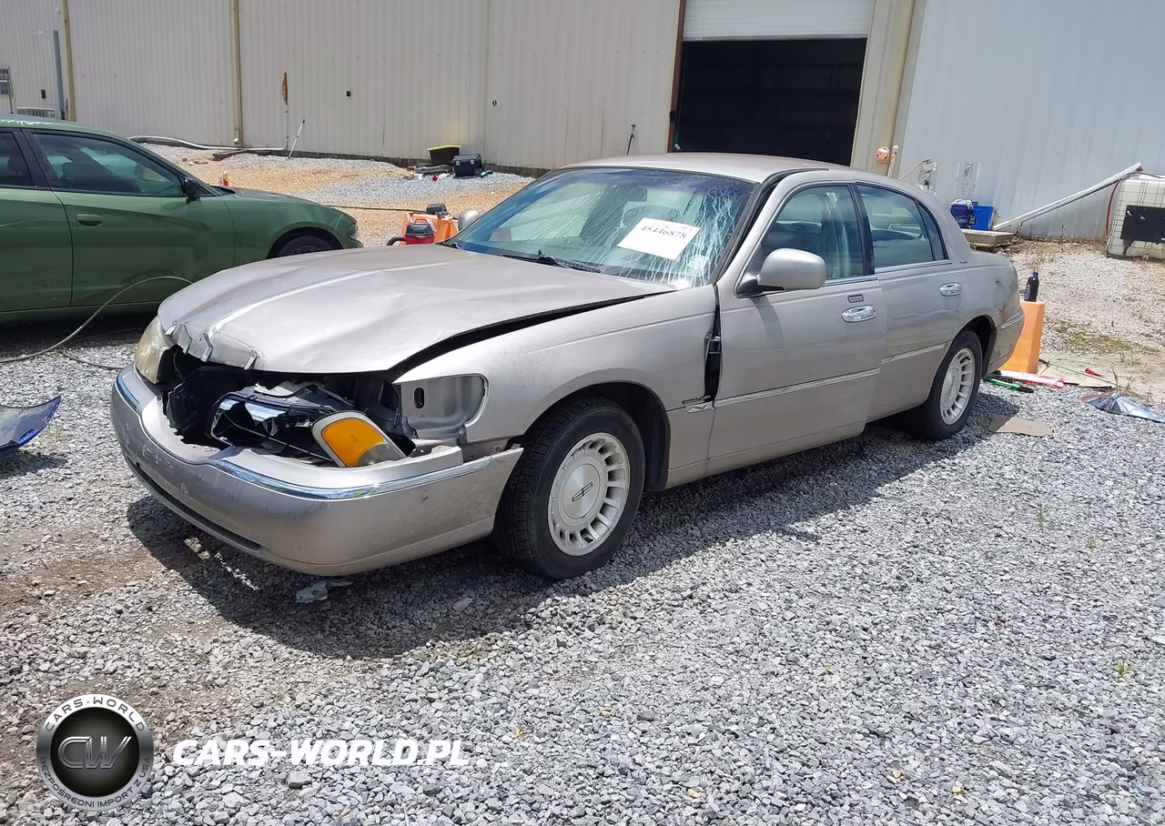 1999 Lincoln Town Car Executive VIN:1LNHM81W6XY718801 - 2