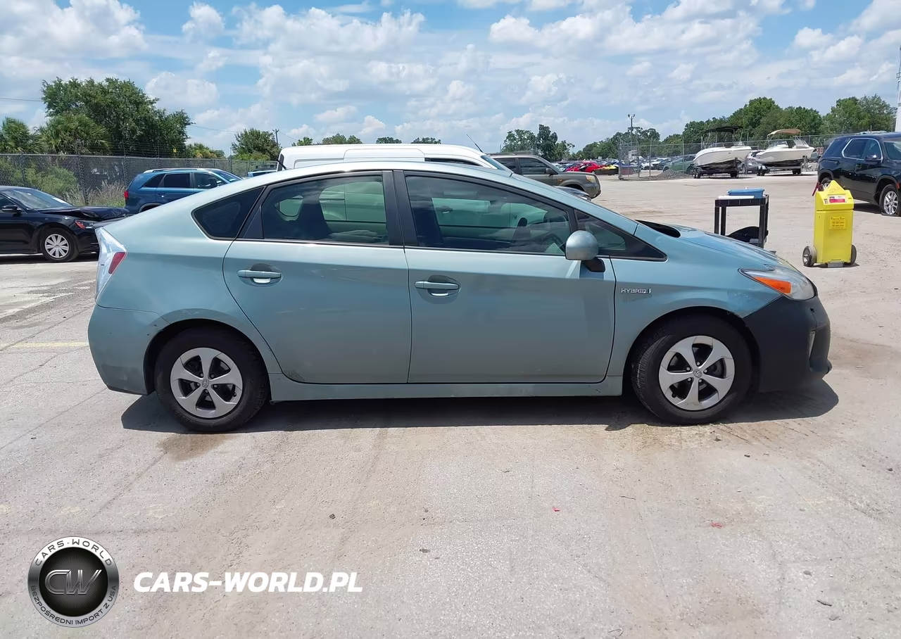 2013 Toyota Prius Two VIN:JTDKN3DU8D5641933 - 13