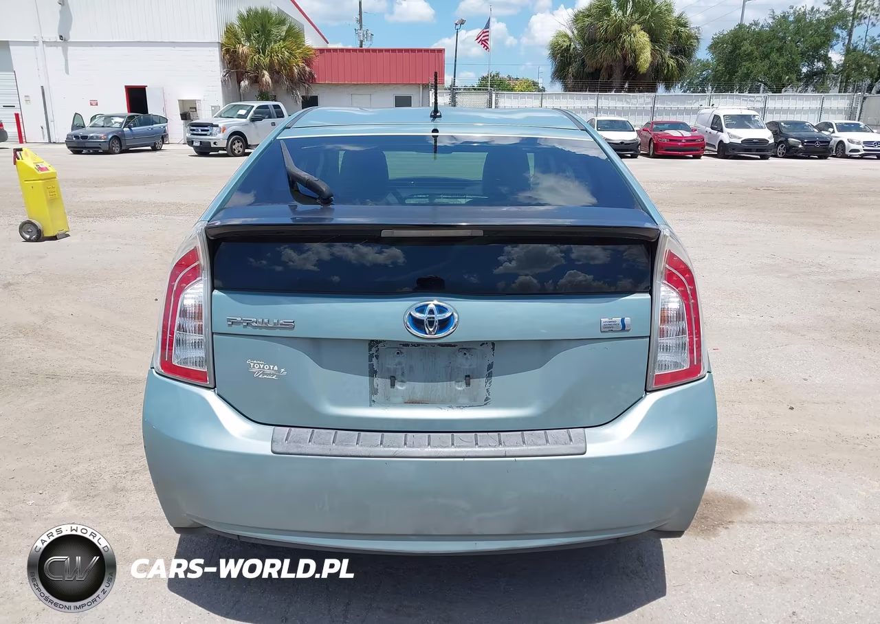 2013 Toyota Prius Two VIN:JTDKN3DU8D5641933 - 16