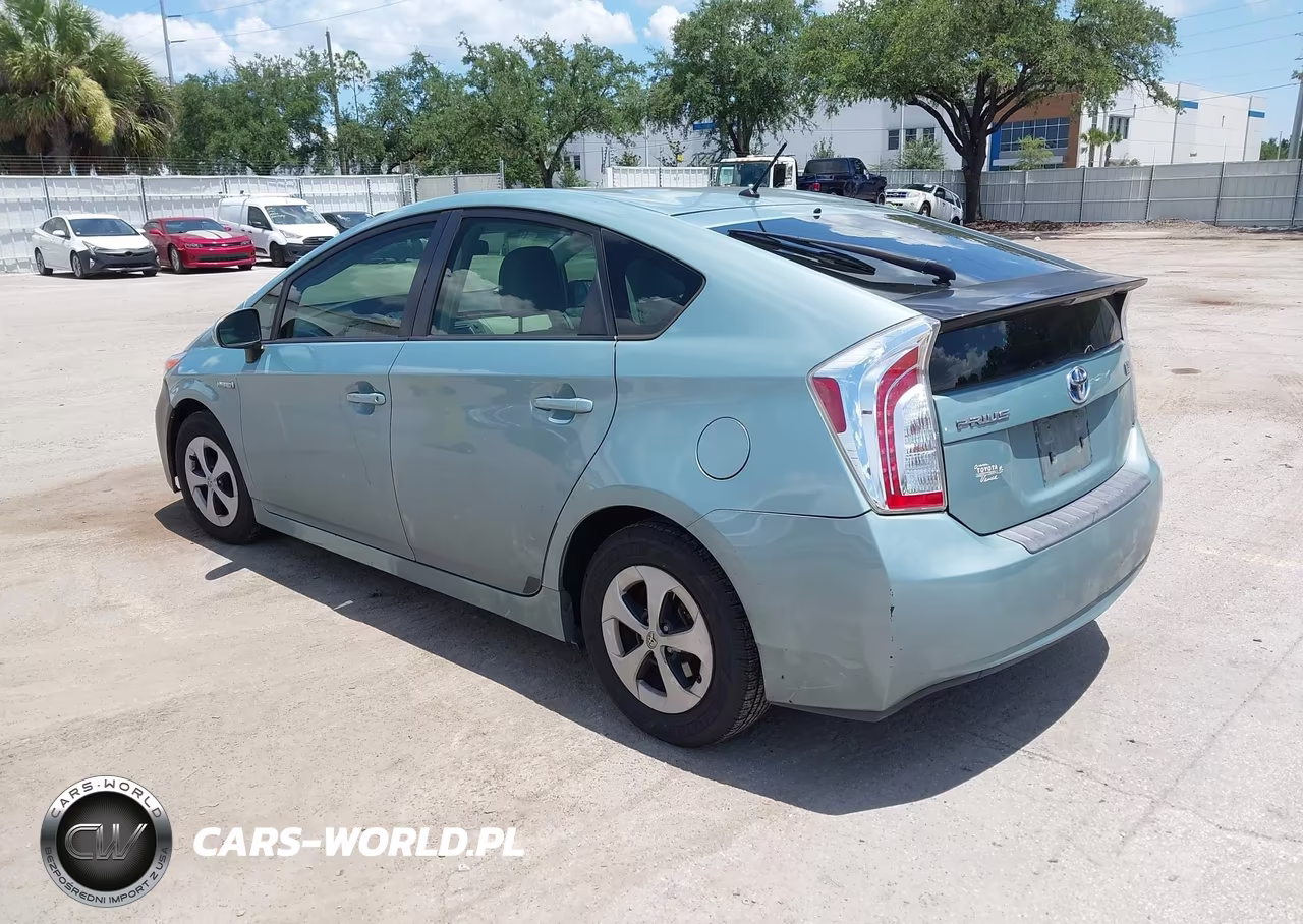2013 Toyota Prius Two VIN:JTDKN3DU8D5641933 - 3