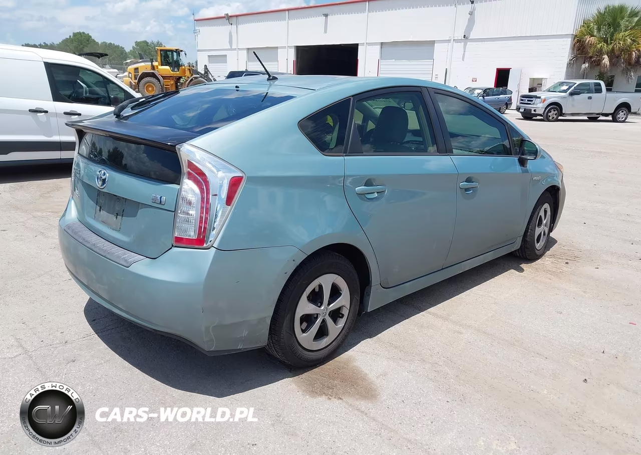 2013 Toyota Prius Two VIN:JTDKN3DU8D5641933 - 4