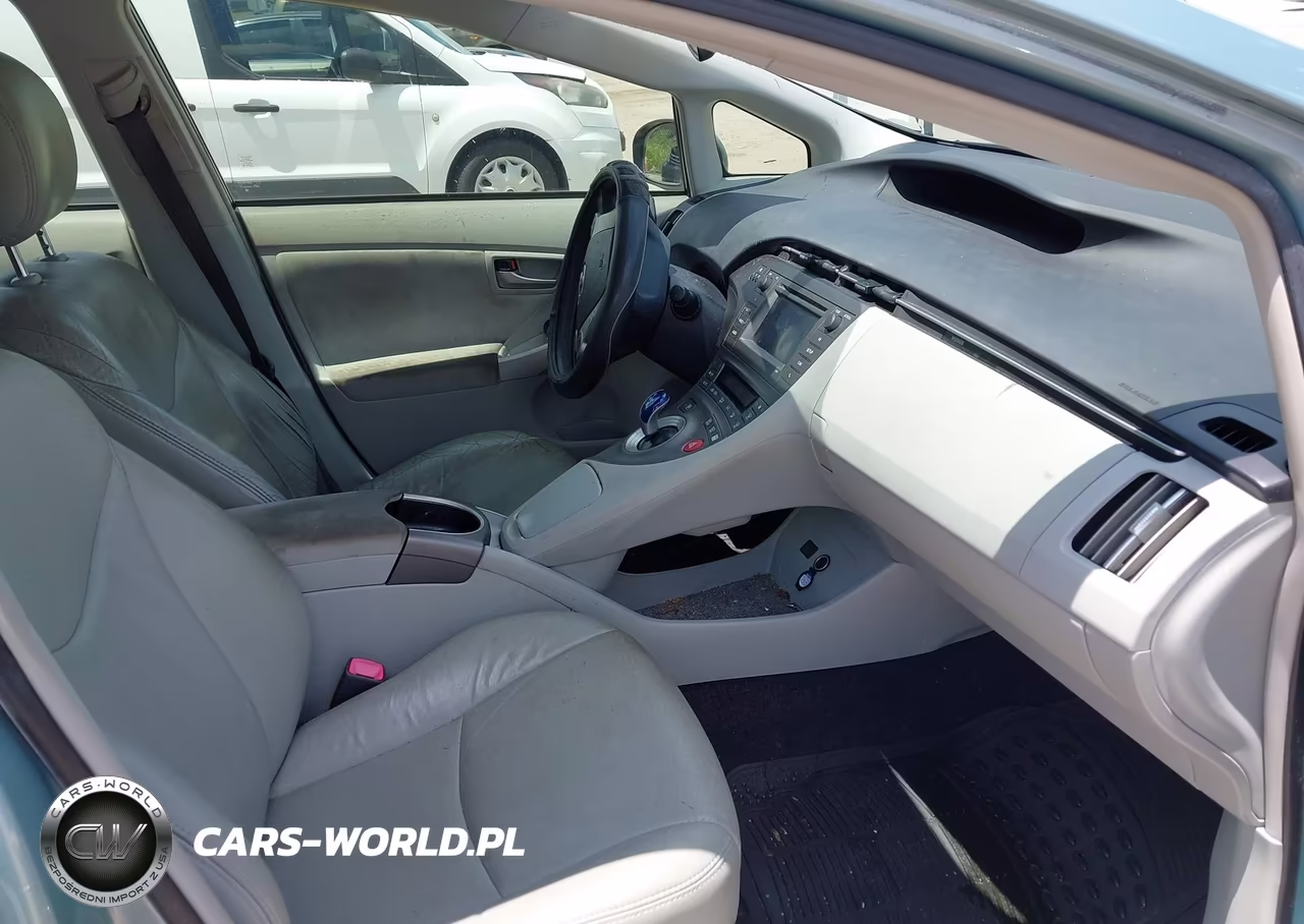 2013 Toyota Prius Two VIN:JTDKN3DU8D5641933 - 5