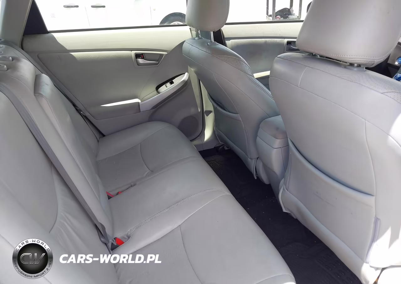 2013 Toyota Prius Two VIN:JTDKN3DU8D5641933 - 8