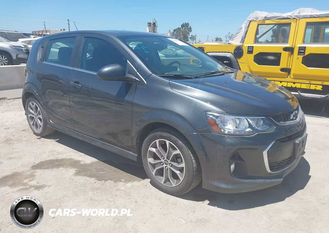 2018 Chevrolet Sonic Lt Auto – zdjęcie 1 z 17