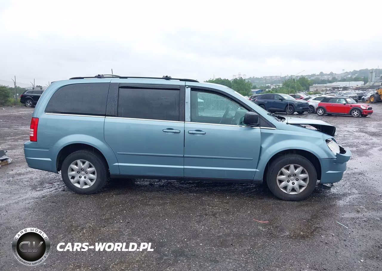 2010 Chrysler Town & Country Lx VIN:2A4RR4DE5AR315047 - 13