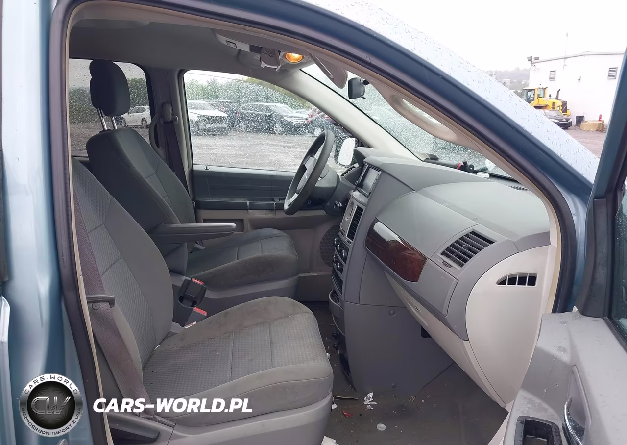 2010 Chrysler Town & Country Lx VIN:2A4RR4DE5AR315047 - 5