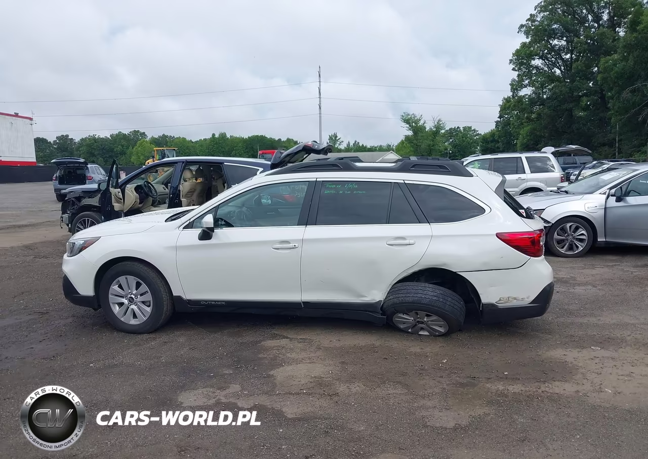 2018 Subaru Outback 2.5I Premium VIN:4S4BSACC0J3389488 - 14