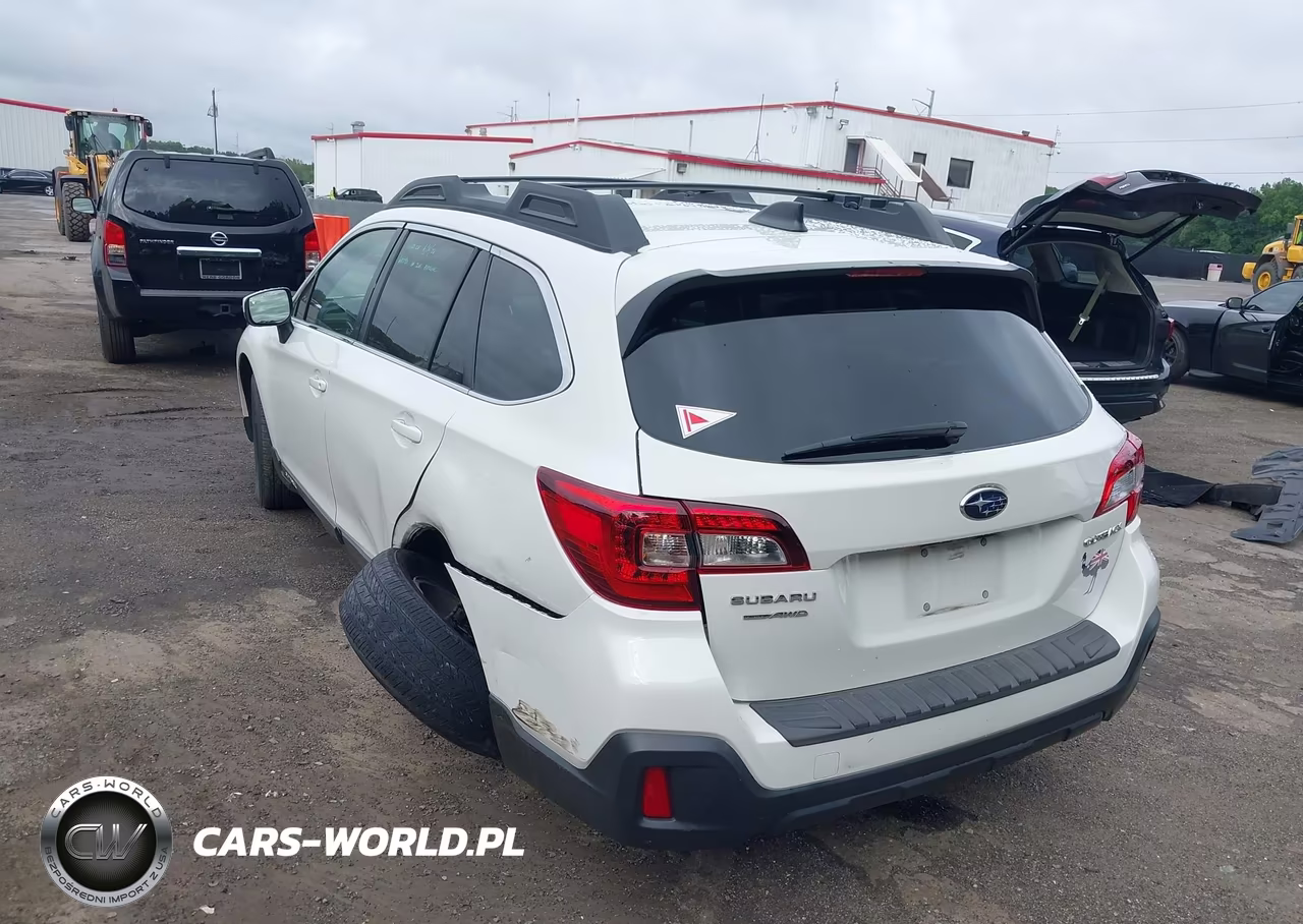 2018 Subaru Outback 2.5I Premium VIN:4S4BSACC0J3389488 - 3