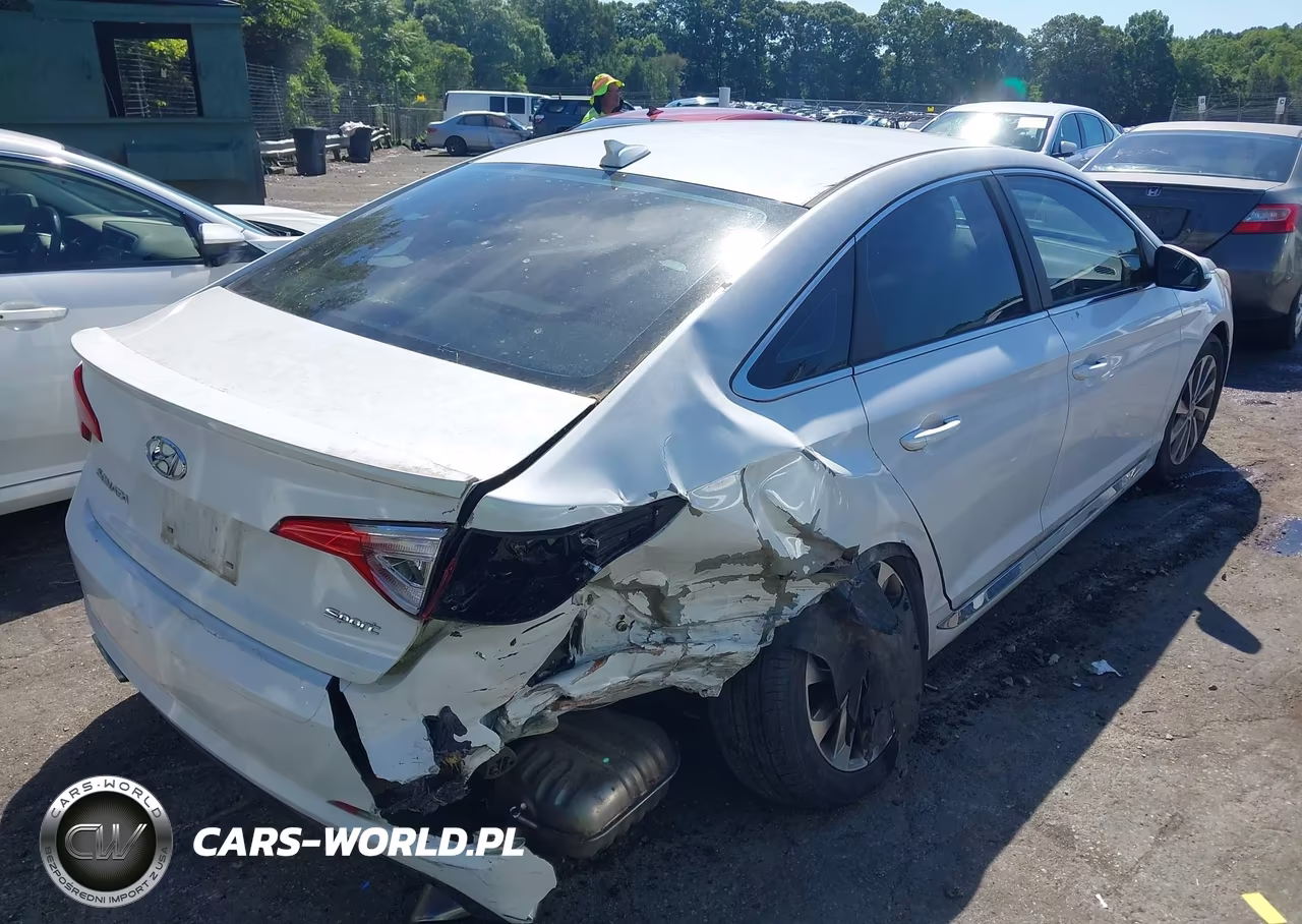 2015 Hyundai Sonata Sport VIN:5NPE34AF8FH061518 - 4