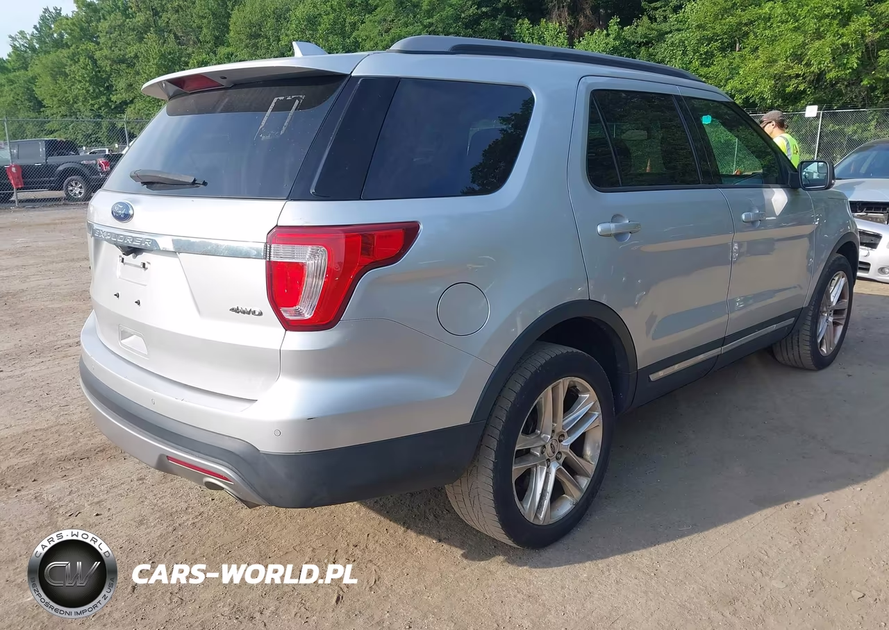 2016 Ford Explorer Xlt VIN:1FM5K8D89GGC97586 - 4