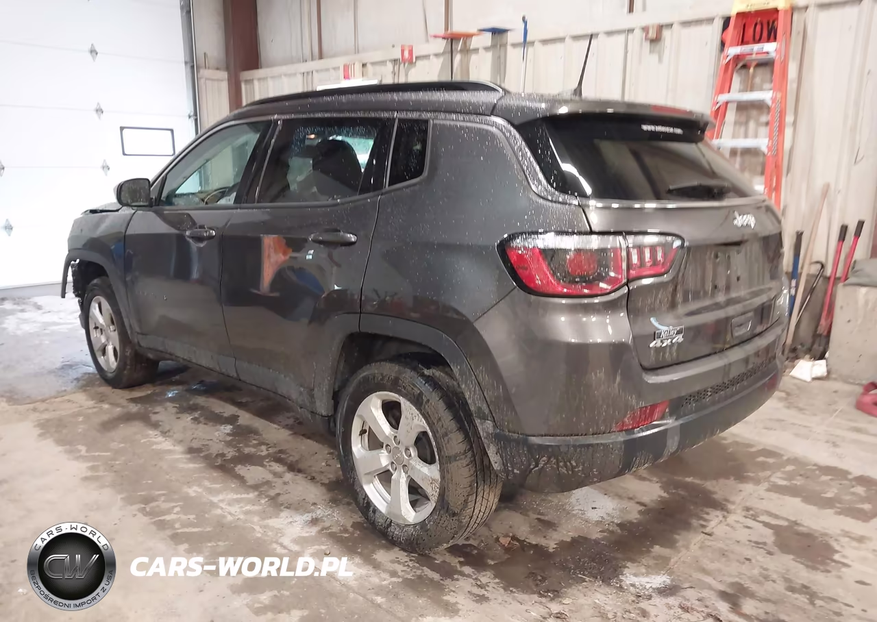 2019 Jeep Compass Latitude 4X4 VIN:3C4NJDBBXKT594014 - 3