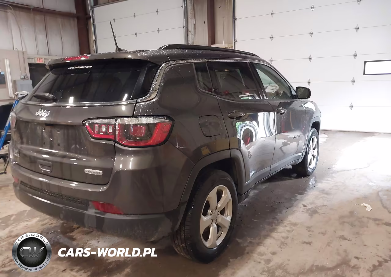 2019 Jeep Compass Latitude 4X4 VIN:3C4NJDBBXKT594014 - 4