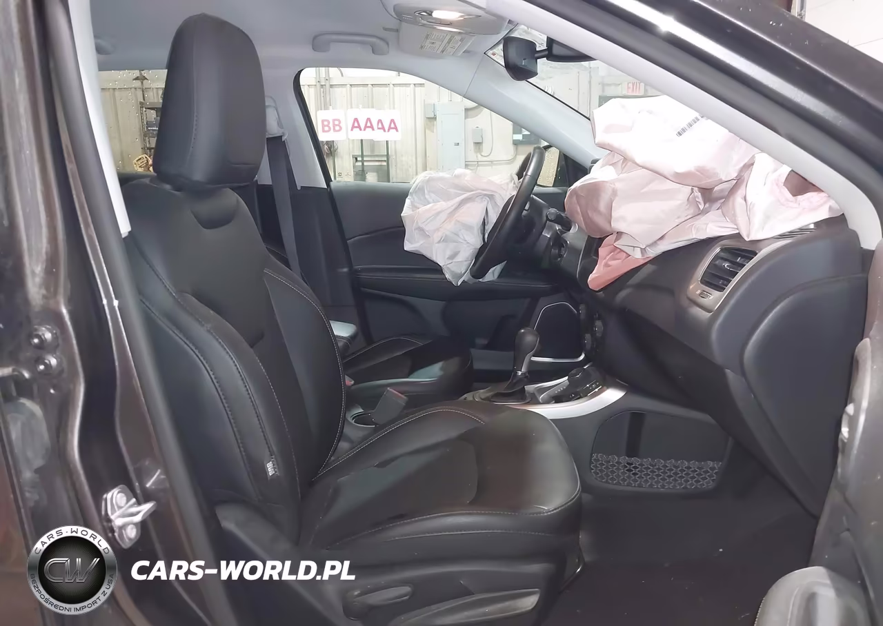 2019 Jeep Compass Latitude 4X4 VIN:3C4NJDBBXKT594014 - 5
