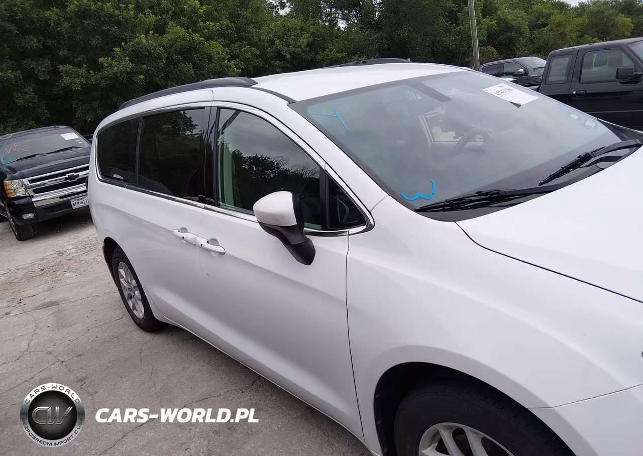 2020 Chrysler Voyager Lxi VIN:2C4RC1DG4LR156807 - 13