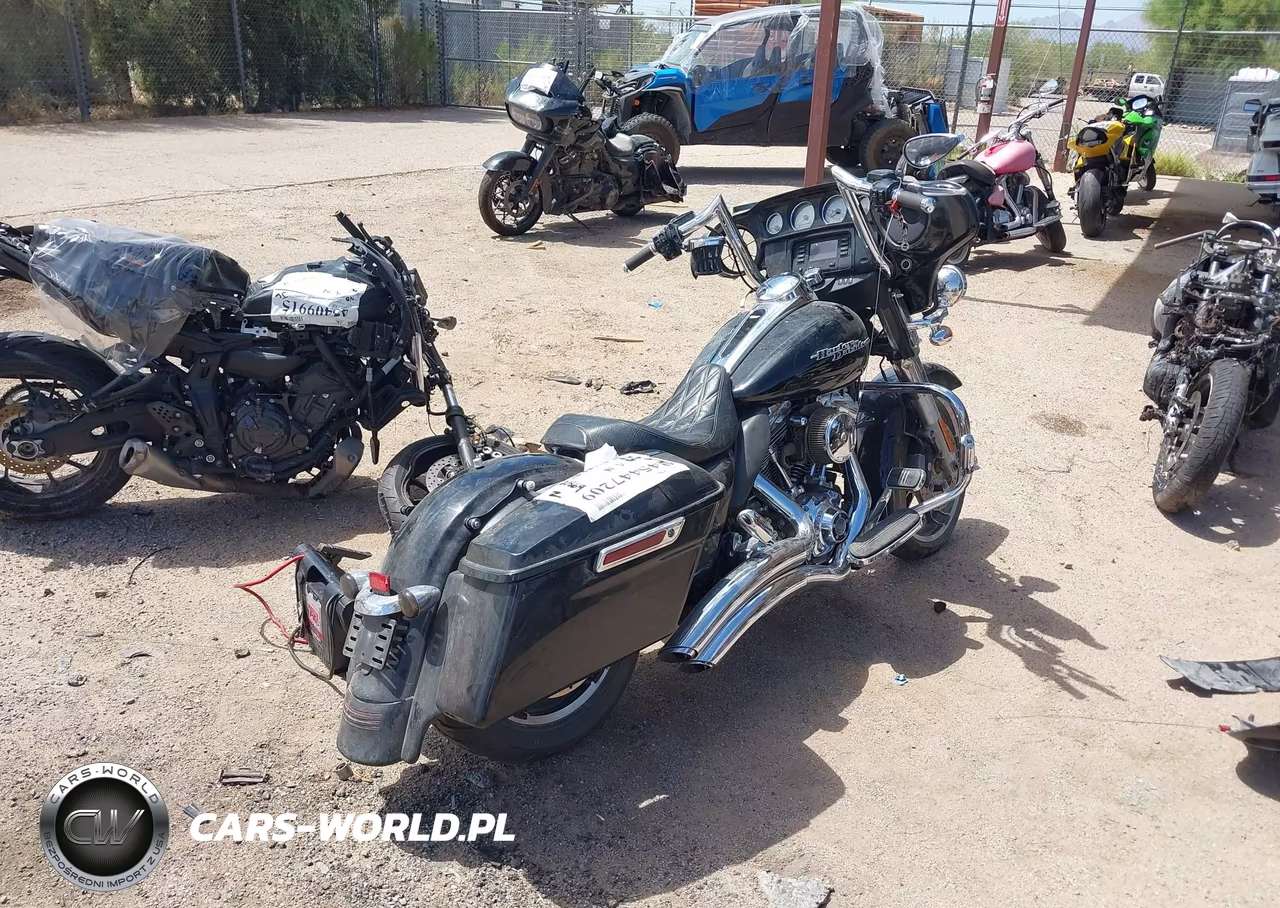 2015 Harley-Davidson Flhx Street Glide VIN:1HD1KBM12FB690777 - 4