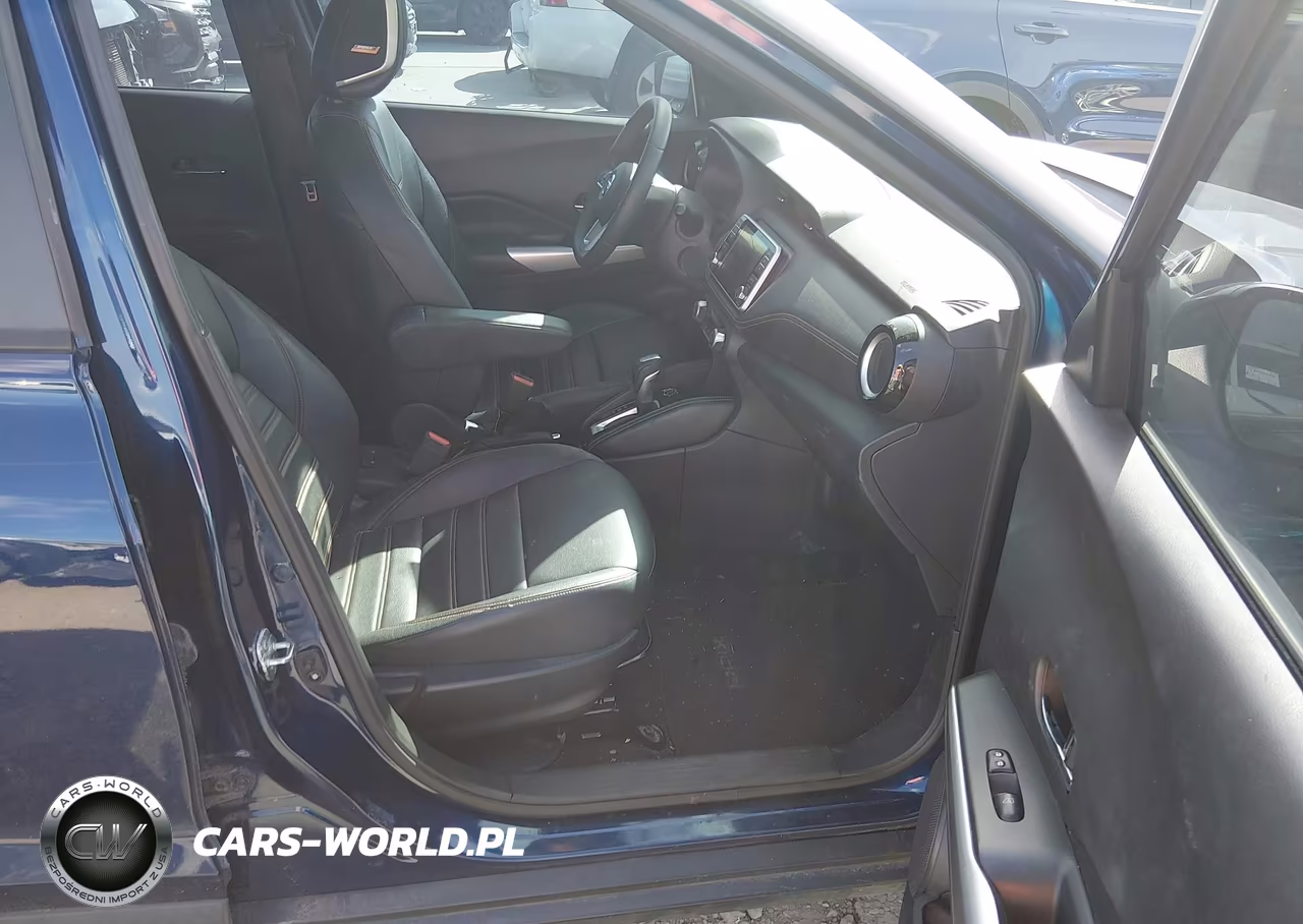 2019 Nissan Kicks Sr VIN:3N1CP5CU3KL533425 - 5