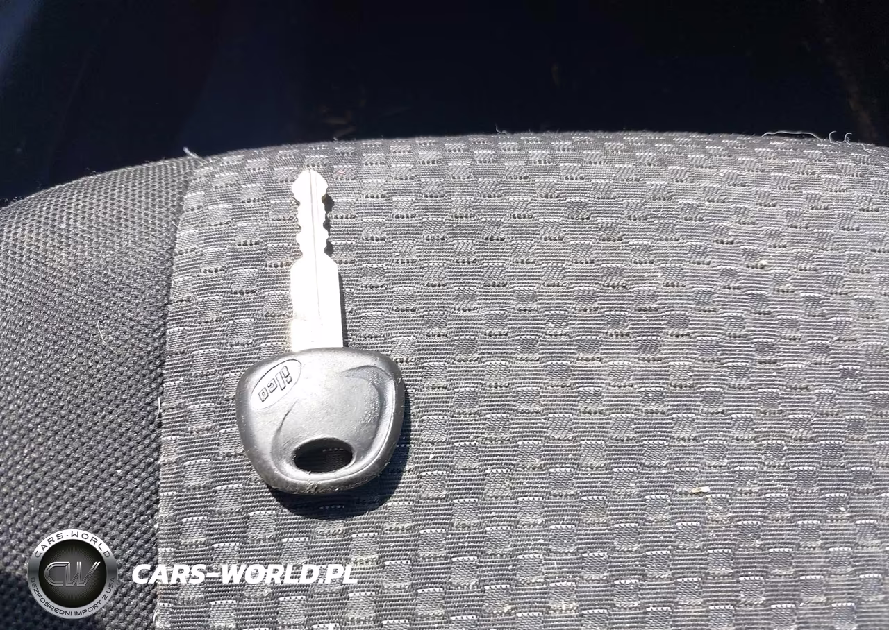 2007 Hyundai Accent Gs VIN:KMHCM36C27U049560 - 11