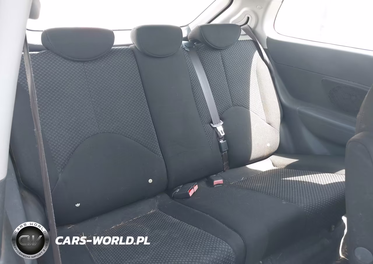 2007 Hyundai Accent Gs VIN:KMHCM36C27U049560 - 8