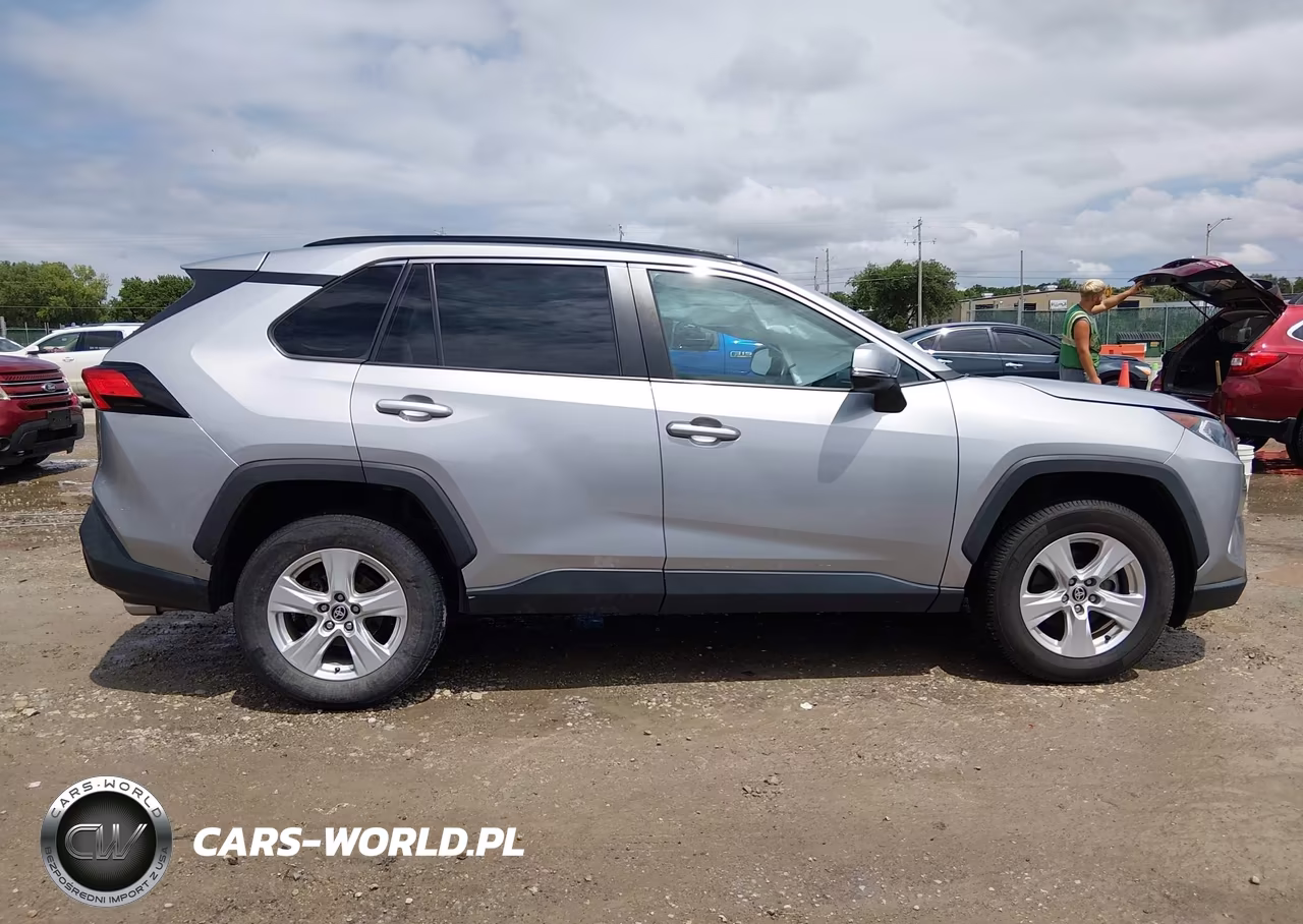 2021 Toyota Rav4 Xle VIN:2T3W1RFV2MC138818 - 13