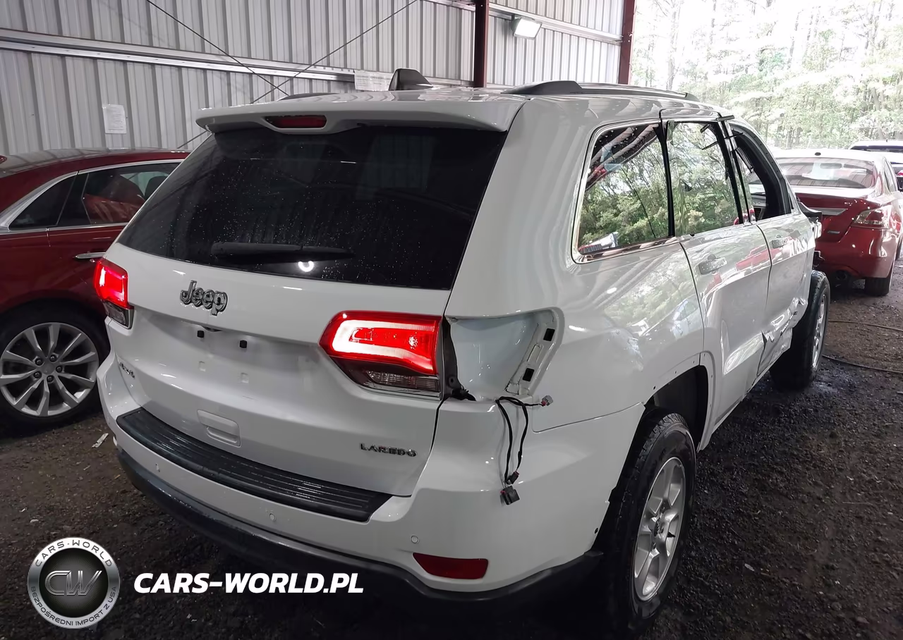 2017 Jeep Grand Cherokee Laredo 4X4 VIN:1C4RJFAG2HC730666 - 4