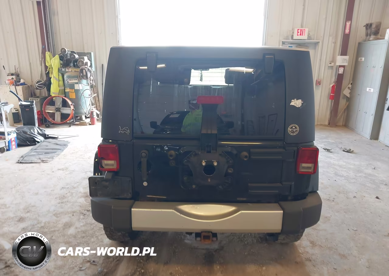 2008 Jeep Wrangler Unlimited Sahara VIN:1J8GA591X8L633676 - 16