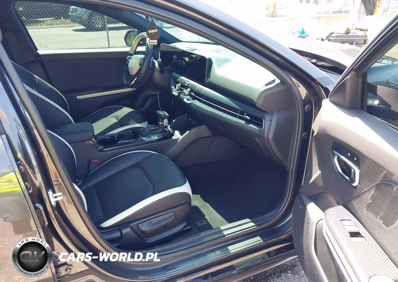 2025 Kia K4 Gt-Line VIN:3KPFW4DE7SE193005 - 5