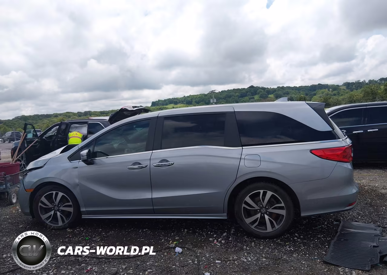 2021 Honda Odyssey Touring VIN:5FNRL6H83MB010914 - 13