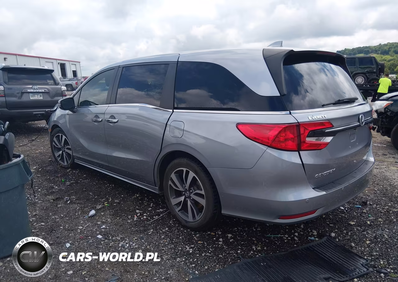 2021 Honda Odyssey Touring VIN:5FNRL6H83MB010914 - 3