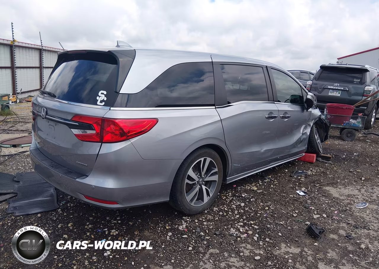 2021 Honda Odyssey Touring VIN:5FNRL6H83MB010914 - 4