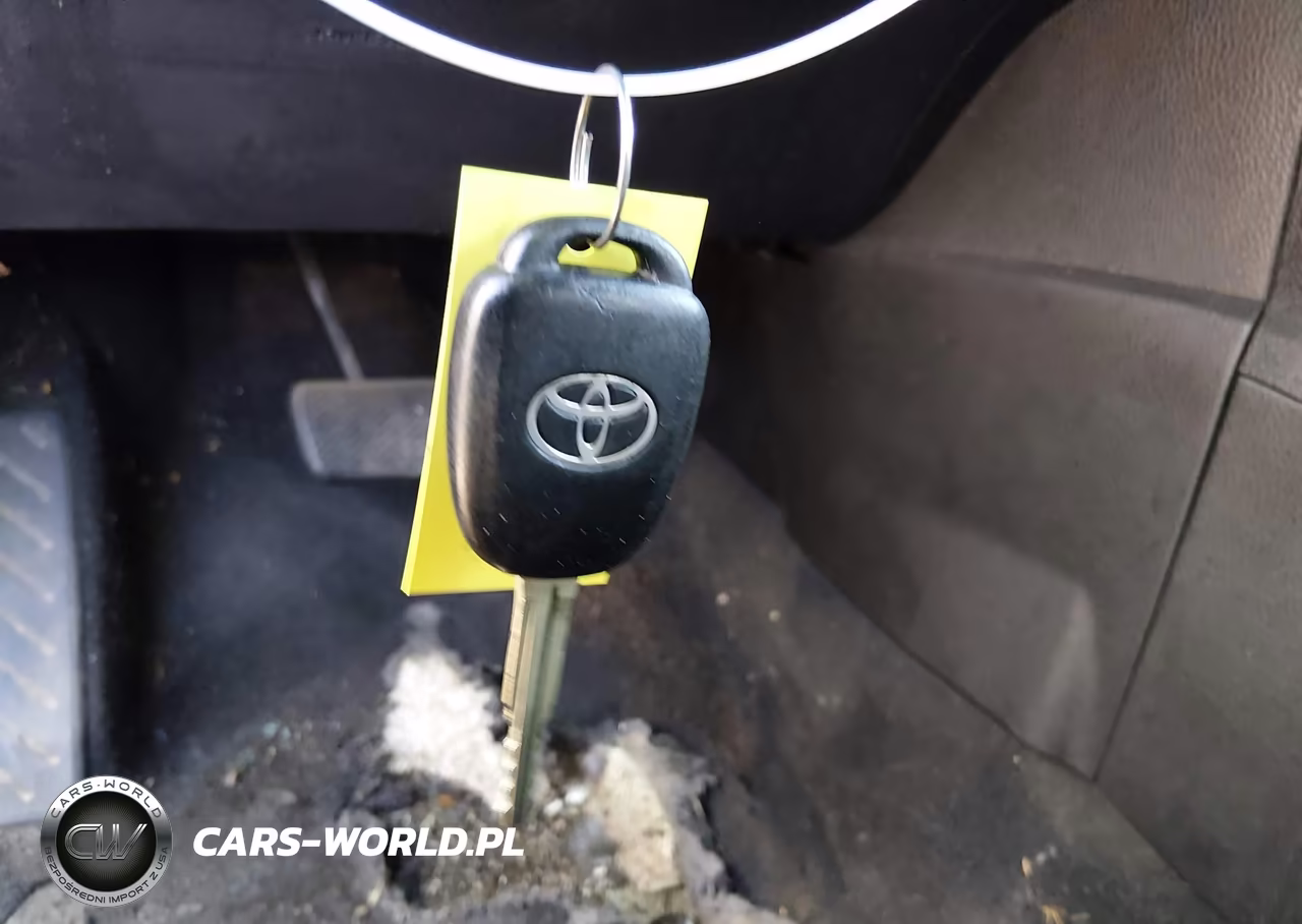 2017 Toyota Corolla Le VIN:5YFBURHE1HP580443 - 11