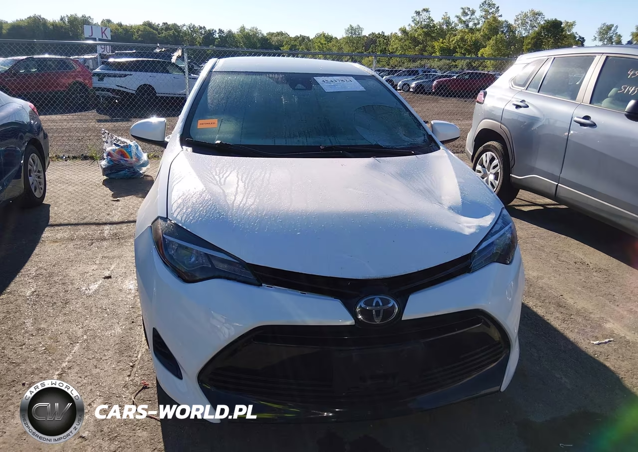 2017 Toyota Corolla Le VIN:5YFBURHE1HP580443 - 12