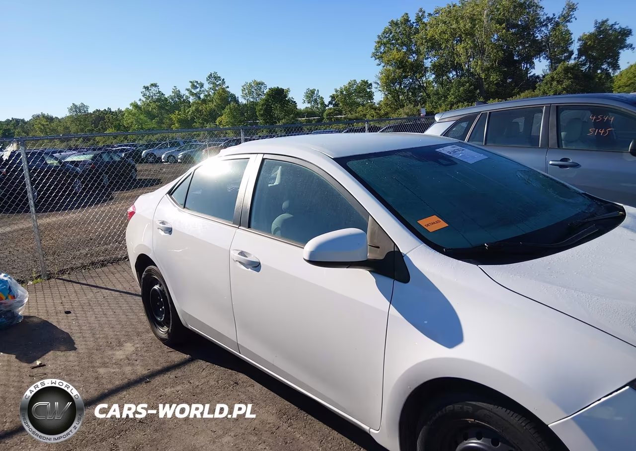 2017 Toyota Corolla Le VIN:5YFBURHE1HP580443 - 13