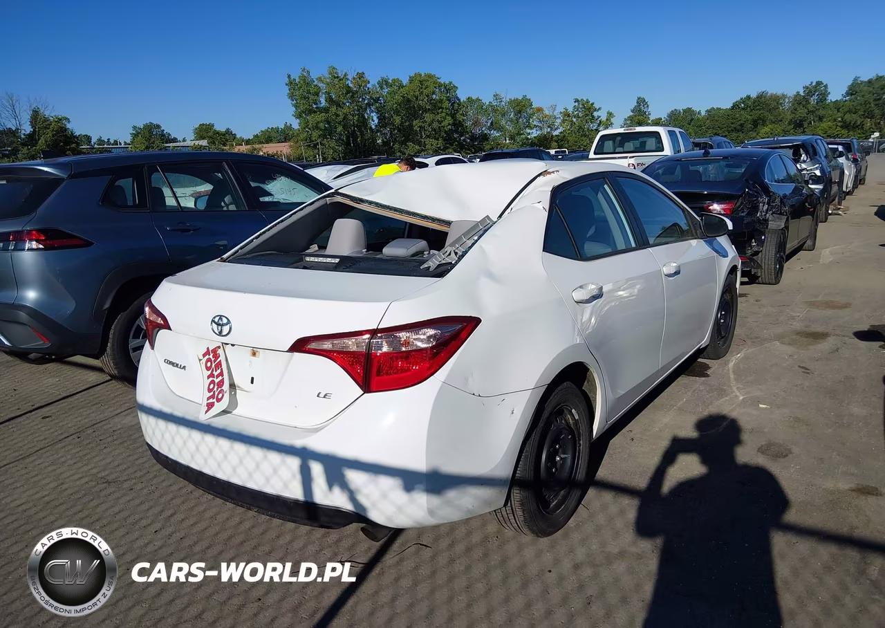 2017 Toyota Corolla Le VIN:5YFBURHE1HP580443 - 4