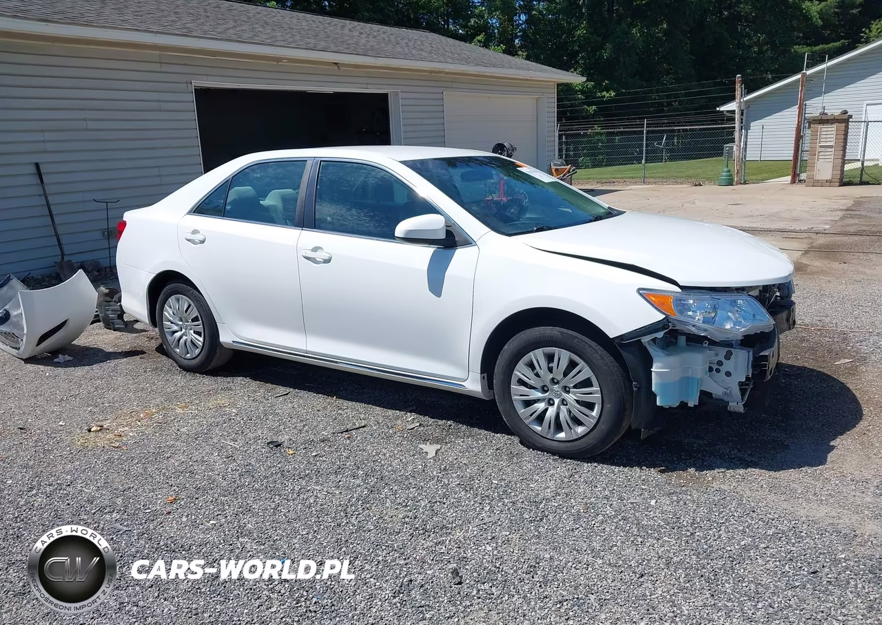 2014 Toyota Camry Le – zdjęcie 1 z 19