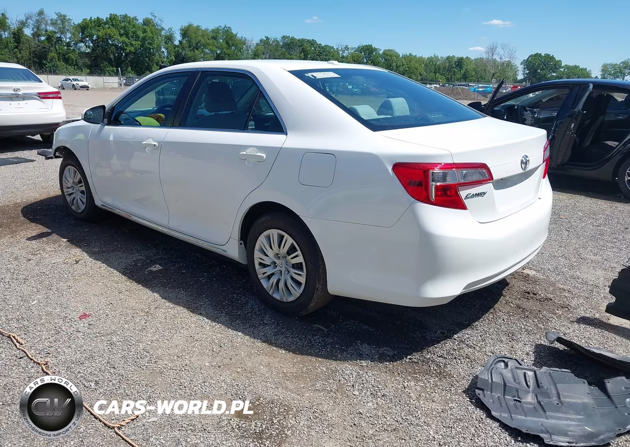 2014 Toyota Camry Le VIN:4T4BF1FK0ER413320 - 3