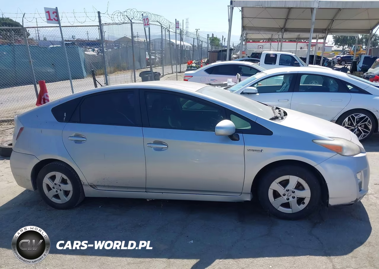 2011 Toyota Prius Two VIN:JTDKN3DU6B1476288 - 13