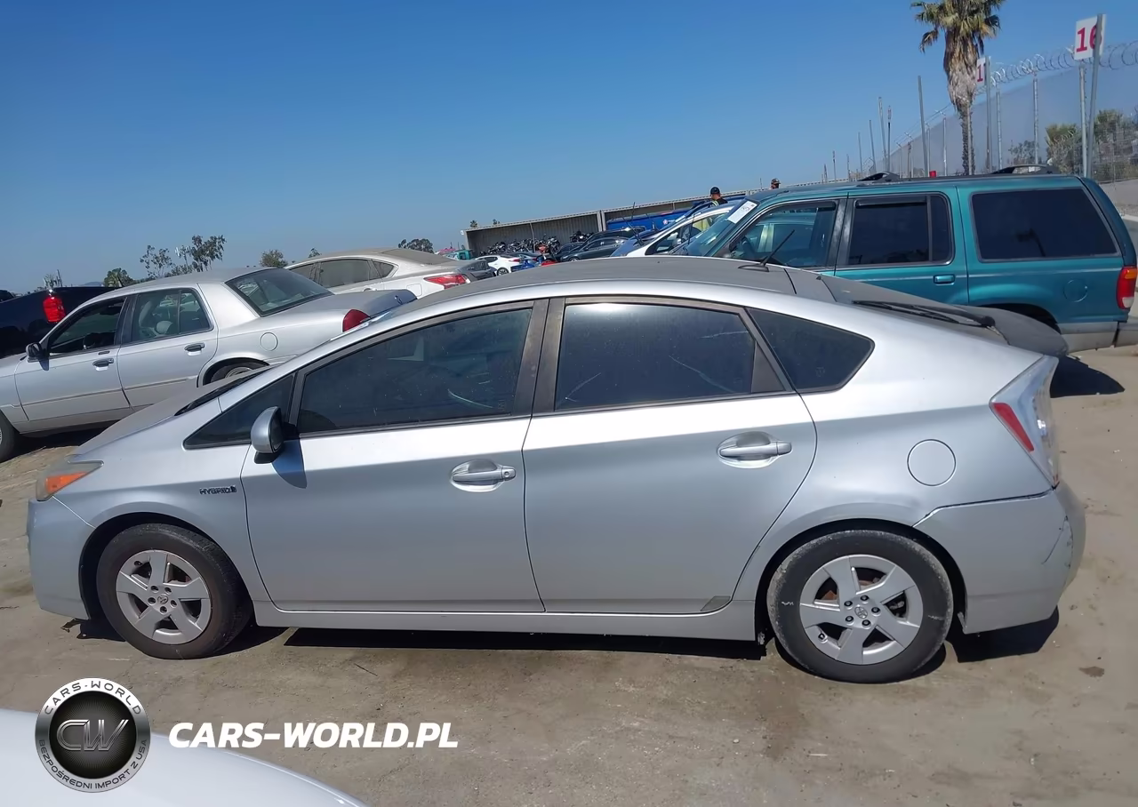 2011 Toyota Prius Two VIN:JTDKN3DU6B1476288 - 14