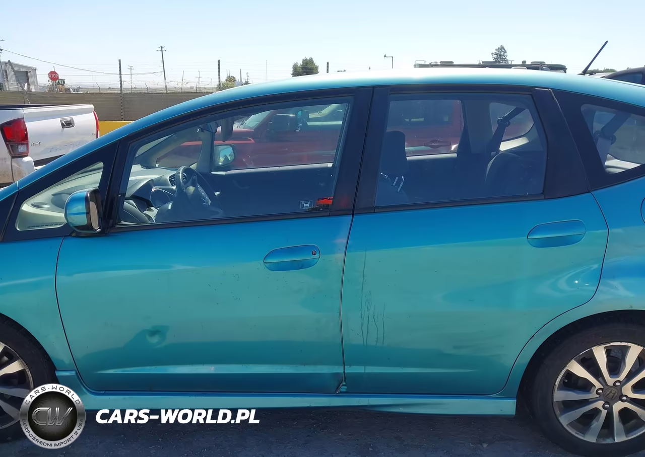 2013 Honda Fit Sport VIN:JHMGE8H56DC050578 - 14