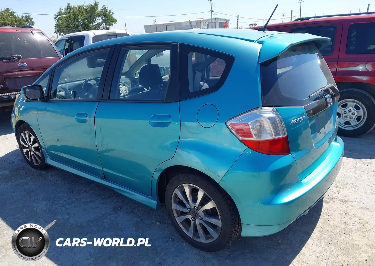 2013 Honda Fit Sport VIN:JHMGE8H56DC050578 - 3