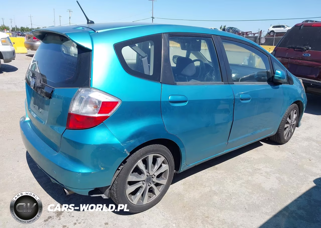 2013 Honda Fit Sport VIN:JHMGE8H56DC050578 - 4