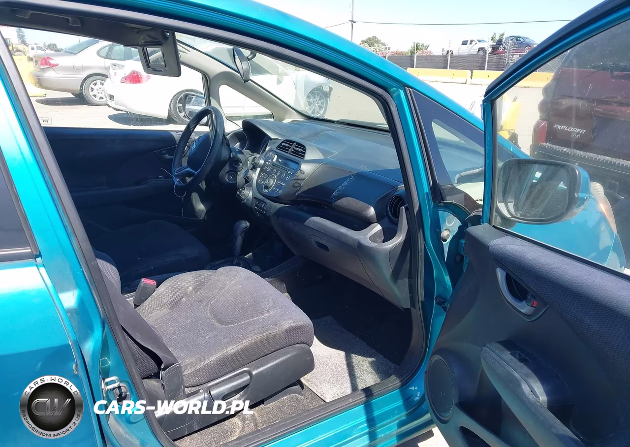 2013 Honda Fit Sport VIN:JHMGE8H56DC050578 - 5